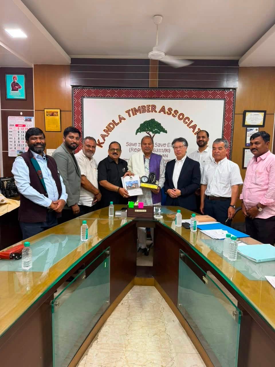 Bharatsinhji Dabhi with members and visiting delegates at the Kandla Timber Association